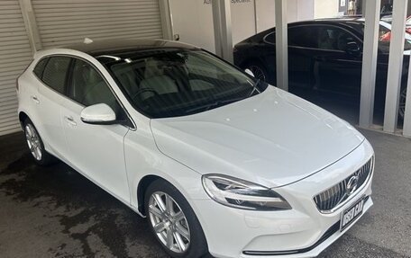Volvo V40 II рестайлинг, 2019 год, 1 200 000 рублей, 2 фотография