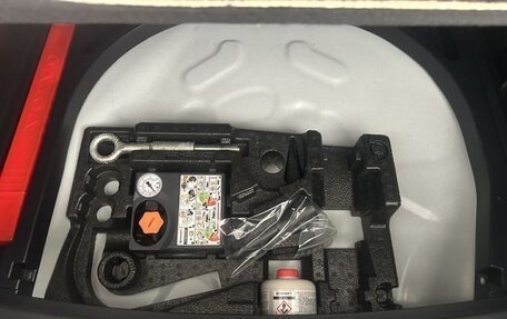 Volvo V40 II рестайлинг, 2019 год, 1 200 000 рублей, 23 фотография