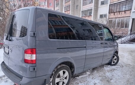 Volkswagen Caravelle T5, 2013 год, 1 730 000 рублей, 4 фотография