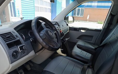 Volkswagen Caravelle T5, 2013 год, 1 730 000 рублей, 16 фотография