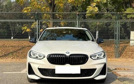 BMW 1 серия, 2022 год, 1 750 000 рублей, 2 фотография