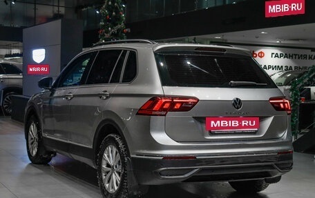 Volkswagen Tiguan II, 2021 год, 2 350 000 рублей, 6 фотография