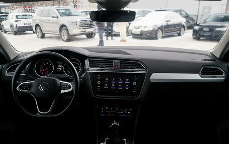 Volkswagen Tiguan II, 2021 год, 2 350 000 рублей, 20 фотография