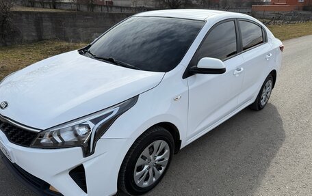 KIA Rio IV, 2021 год, 1 070 000 рублей, 1 фотография