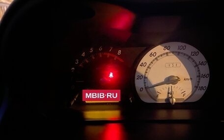 Toyota Ist II, 2002 год, 750 000 рублей, 2 фотография