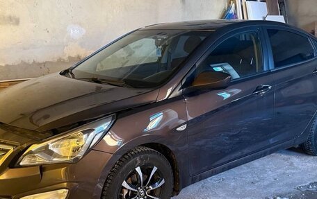 Hyundai Solaris II рестайлинг, 2015 год, 750 000 рублей, 1 фотография