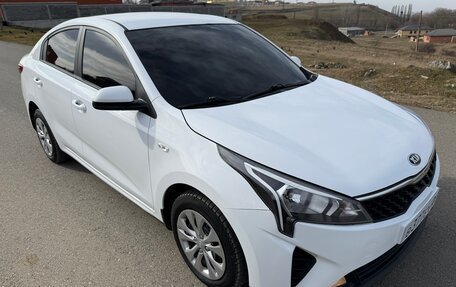 KIA Rio IV, 2021 год, 1 070 000 рублей, 2 фотография