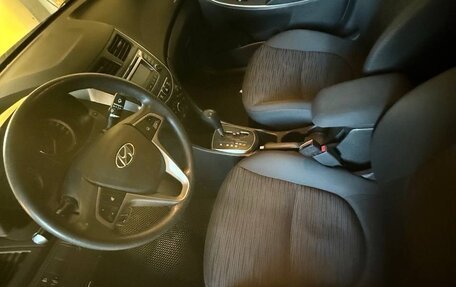 Hyundai Solaris II рестайлинг, 2015 год, 750 000 рублей, 13 фотография