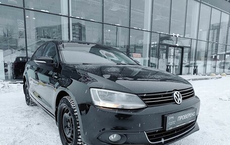 Volkswagen Jetta VI, 2013 год, 859 000 рублей, 3 фотография