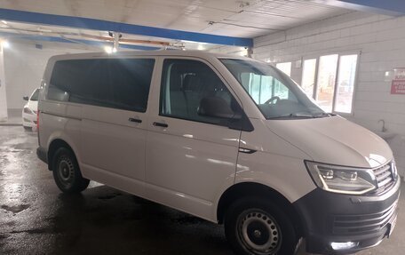 Volkswagen Transporter T6 рестайлинг, 2017 год, 2 550 000 рублей, 6 фотография