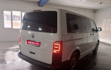 Volkswagen Transporter T6 рестайлинг, 2017 год, 2 550 000 рублей, 5 фотография