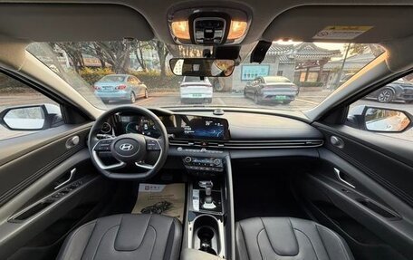 Hyundai Elantra, 2025 год, 1 800 000 рублей, 15 фотография