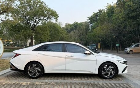 Hyundai Elantra, 2025 год, 1 800 000 рублей, 4 фотография