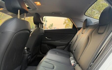 Hyundai Elantra, 2025 год, 1 800 000 рублей, 13 фотография