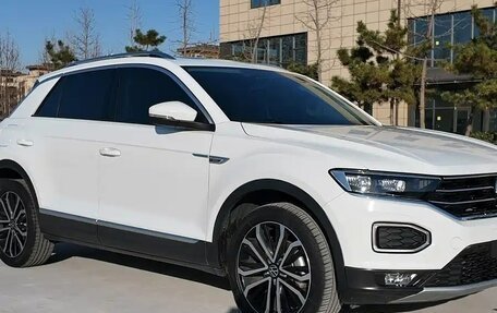 Volkswagen T-Roc I, 2022 год, 1 855 000 рублей, 2 фотография