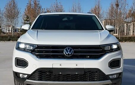 Volkswagen T-Roc I, 2022 год, 1 855 000 рублей, 3 фотография