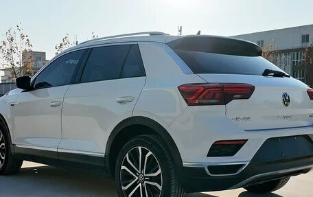 Volkswagen T-Roc I, 2022 год, 1 855 000 рублей, 5 фотография