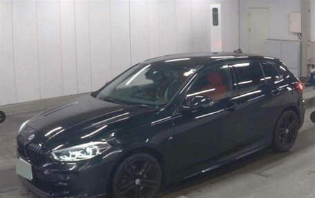 BMW 1 серия, 2022 год, 2 150 000 рублей, 3 фотография