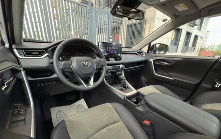 Toyota RAV4, 2025 год, 4 200 000 рублей, 27 фотография