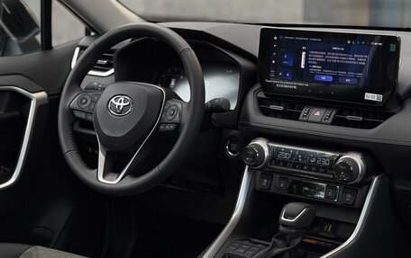 Toyota RAV4, 2025 год, 4 200 000 рублей, 29 фотография