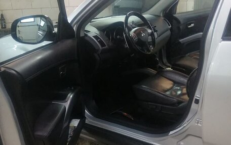 Mitsubishi Outlander III рестайлинг 3, 2010 год, 1 120 000 рублей, 5 фотография