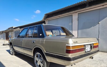 Toyota Crown, 1985 год, 380 000 рублей, 5 фотография
