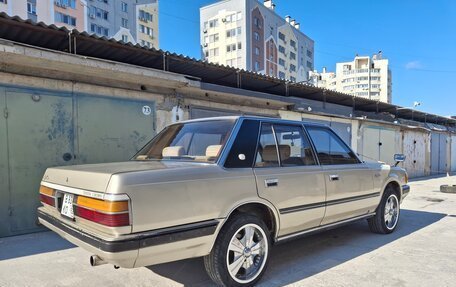 Toyota Crown, 1985 год, 380 000 рублей, 3 фотография