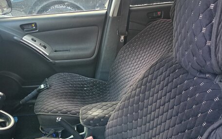 Toyota Matrix, 2004 год, 565 000 рублей, 9 фотография