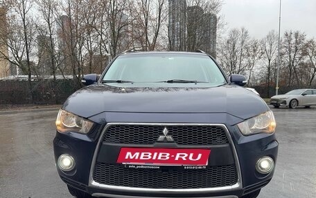 Mitsubishi Outlander III рестайлинг 3, 2011 год, 995 000 рублей, 10 фотография