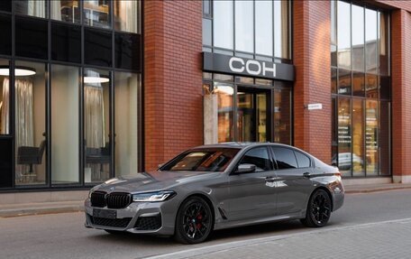 BMW 5 серия, 2021 год, 5 250 000 рублей, 2 фотография