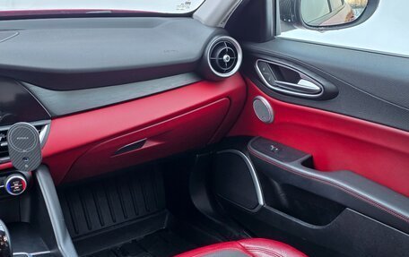 Alfa Romeo Giulia II, 2017 год, 3 500 000 рублей, 20 фотография