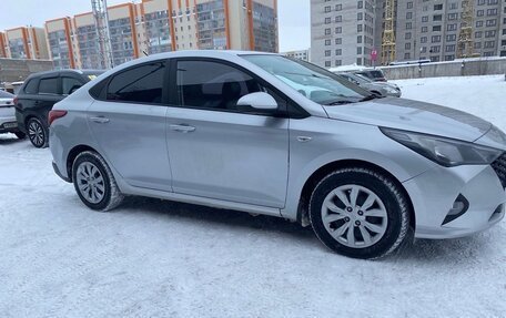 Hyundai Solaris II рестайлинг, 2022 год, 1 365 000 рублей, 5 фотография