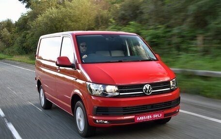Volkswagen Transporter T6 рестайлинг, 2015 год, 2 550 000 рублей, 1 фотография