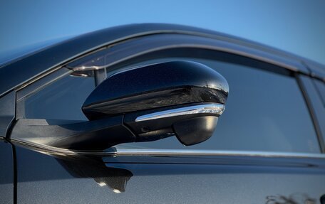 Toyota C-HR I рестайлинг, 2017 год, 1 900 000 рублей, 14 фотография