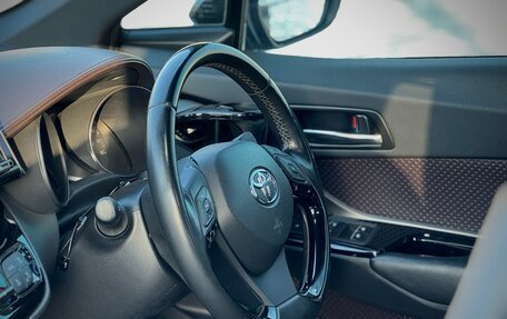 Toyota C-HR I рестайлинг, 2017 год, 1 900 000 рублей, 18 фотография