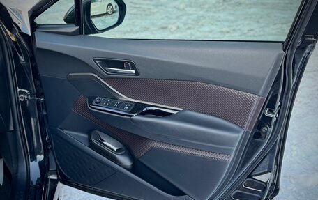 Toyota C-HR I рестайлинг, 2017 год, 1 900 000 рублей, 28 фотография