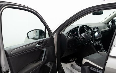 Volkswagen Tiguan II, 2019 год, 3 076 000 рублей, 6 фотография