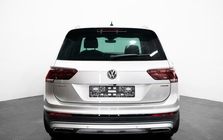 Volkswagen Tiguan II, 2019 год, 3 076 000 рублей, 4 фотография