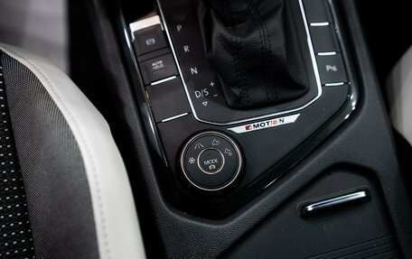 Volkswagen Tiguan II, 2019 год, 3 076 000 рублей, 13 фотография