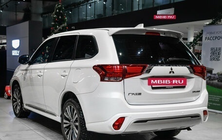 Mitsubishi Outlander III рестайлинг 3, 2022 год, 2 180 000 рублей, 6 фотография