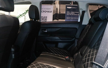 Mitsubishi Outlander III рестайлинг 3, 2022 год, 2 180 000 рублей, 8 фотография