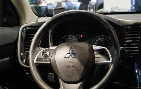 Mitsubishi Outlander III рестайлинг 3, 2022 год, 2 180 000 рублей, 10 фотография