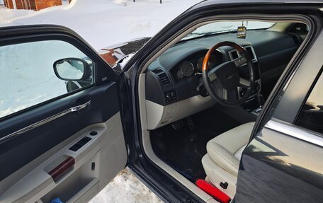 Chrysler 300C II, 2004 год, 1 400 000 рублей, 5 фотография