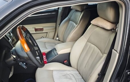 Chrysler 300C II, 2004 год, 1 400 000 рублей, 6 фотография