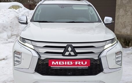 Mitsubishi Pajero Sport III рестайлинг, 2021 год, 3 750 000 рублей, 5 фотография