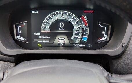 Mitsubishi Pajero Sport III рестайлинг, 2021 год, 3 750 000 рублей, 9 фотография