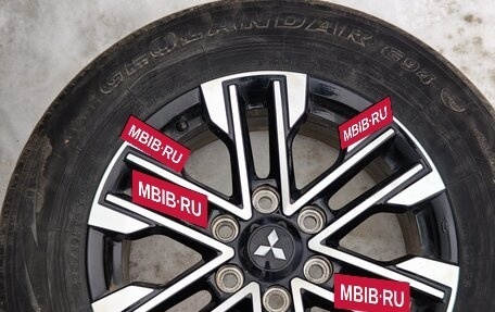 Mitsubishi Pajero Sport III рестайлинг, 2021 год, 3 750 000 рублей, 11 фотография