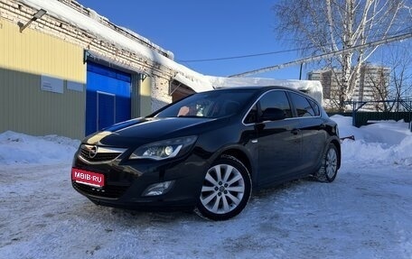 Opel Astra J, 2011 год, 700 000 рублей, 1 фотография