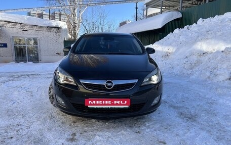 Opel Astra J, 2011 год, 700 000 рублей, 2 фотография