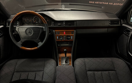 Mercedes-Benz E-Класс, 1995 год, 3 200 000 рублей, 17 фотография